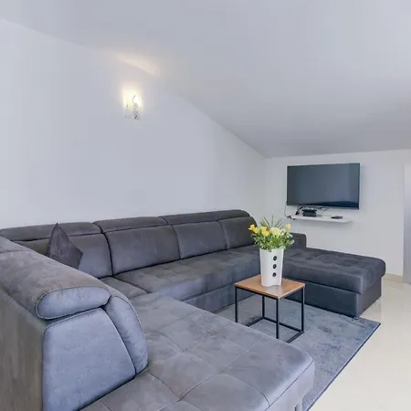 Cosic Apartment *