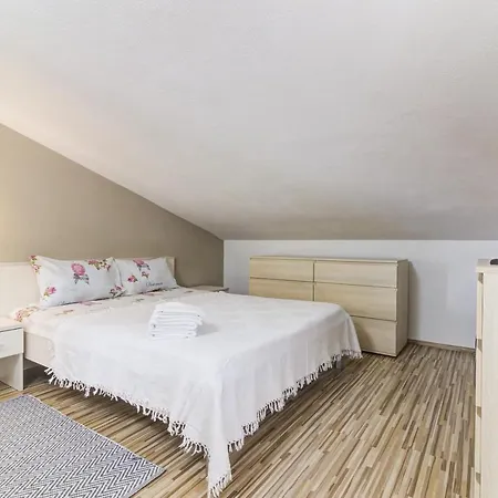 Cosic Apartment